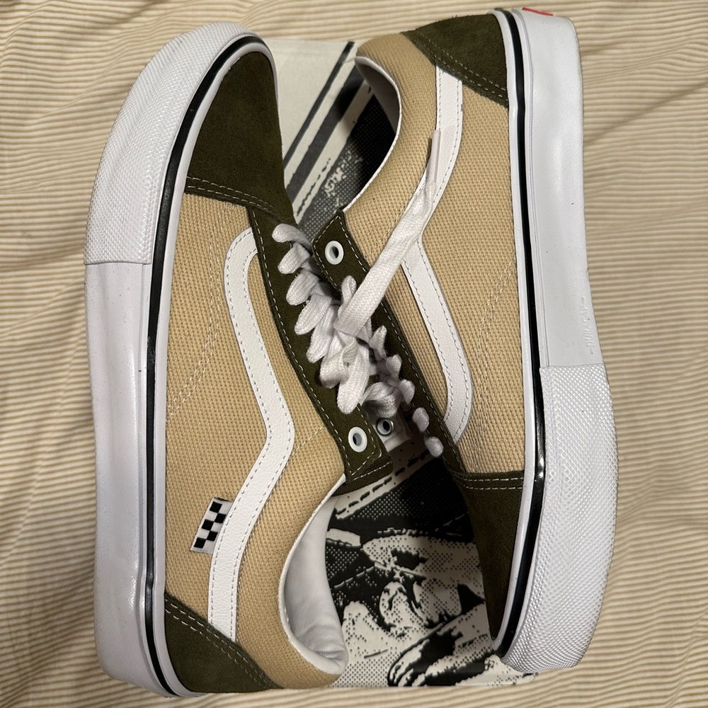 Olive green & white vans skate old skool. Size 9.5 in men’s